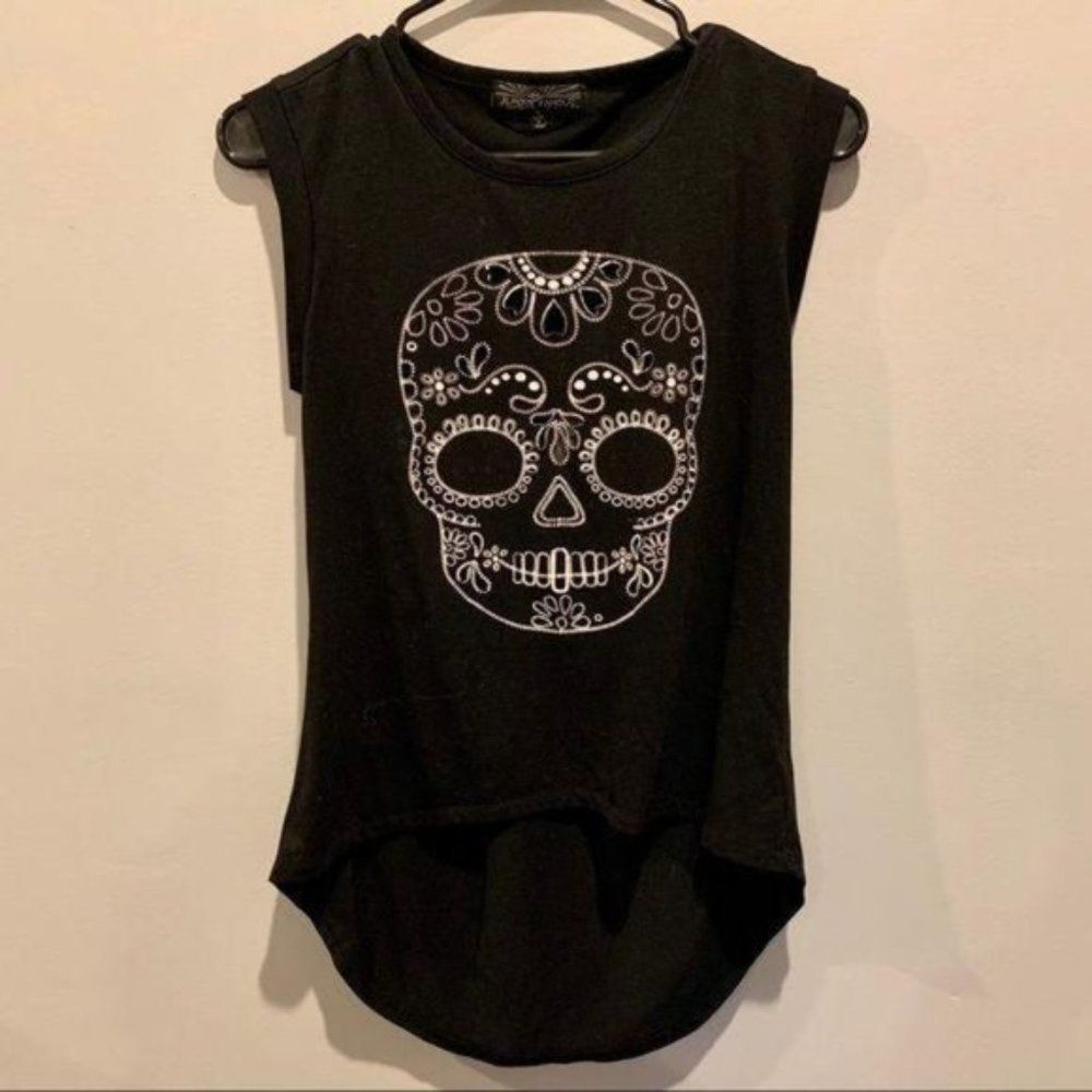 Almost Famous Sugar Skull high-low t-shirt, EUC S